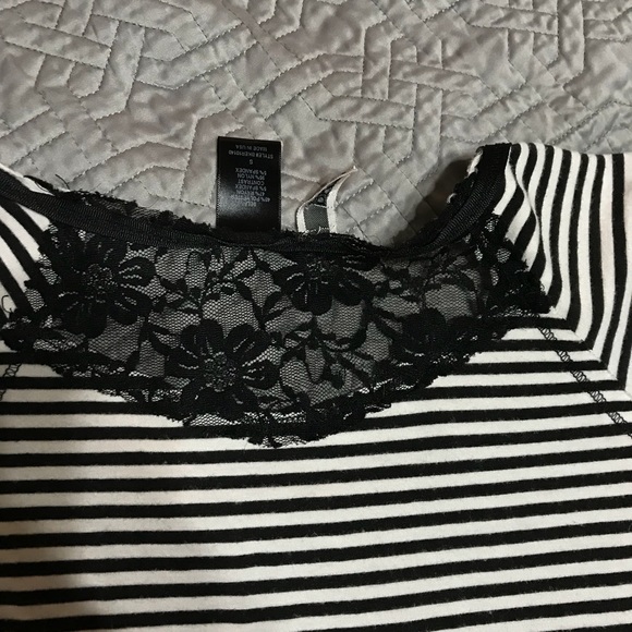 BKE SMALL BLACK/WHITE STRIPED WITH LACE - Picture 3 of 4